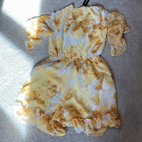 Express Yellow Floral Romper XS NWT - Picture 4 of 4